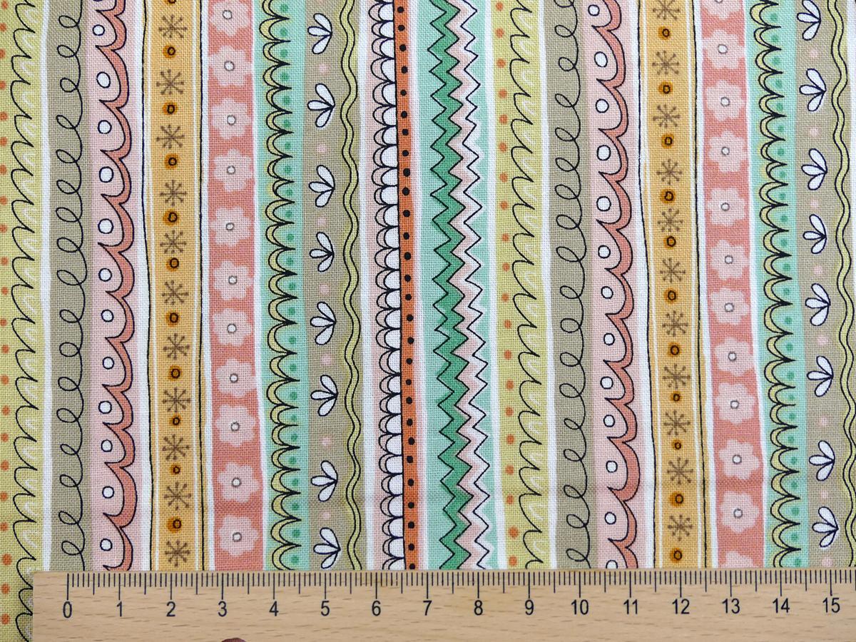 Patchwork Stoff mit bunten, gemusterten Streifen aus der Serie Doodle Days von Makower Ansicht mit Maß